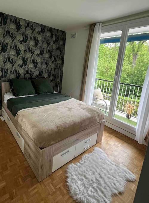 Proche Chateau De Versailles Avec Balcon Vu Sur Une Foret Et Parking Gratuit Pour 5 Personnes Maximum المظهر الخارجي الصورة
